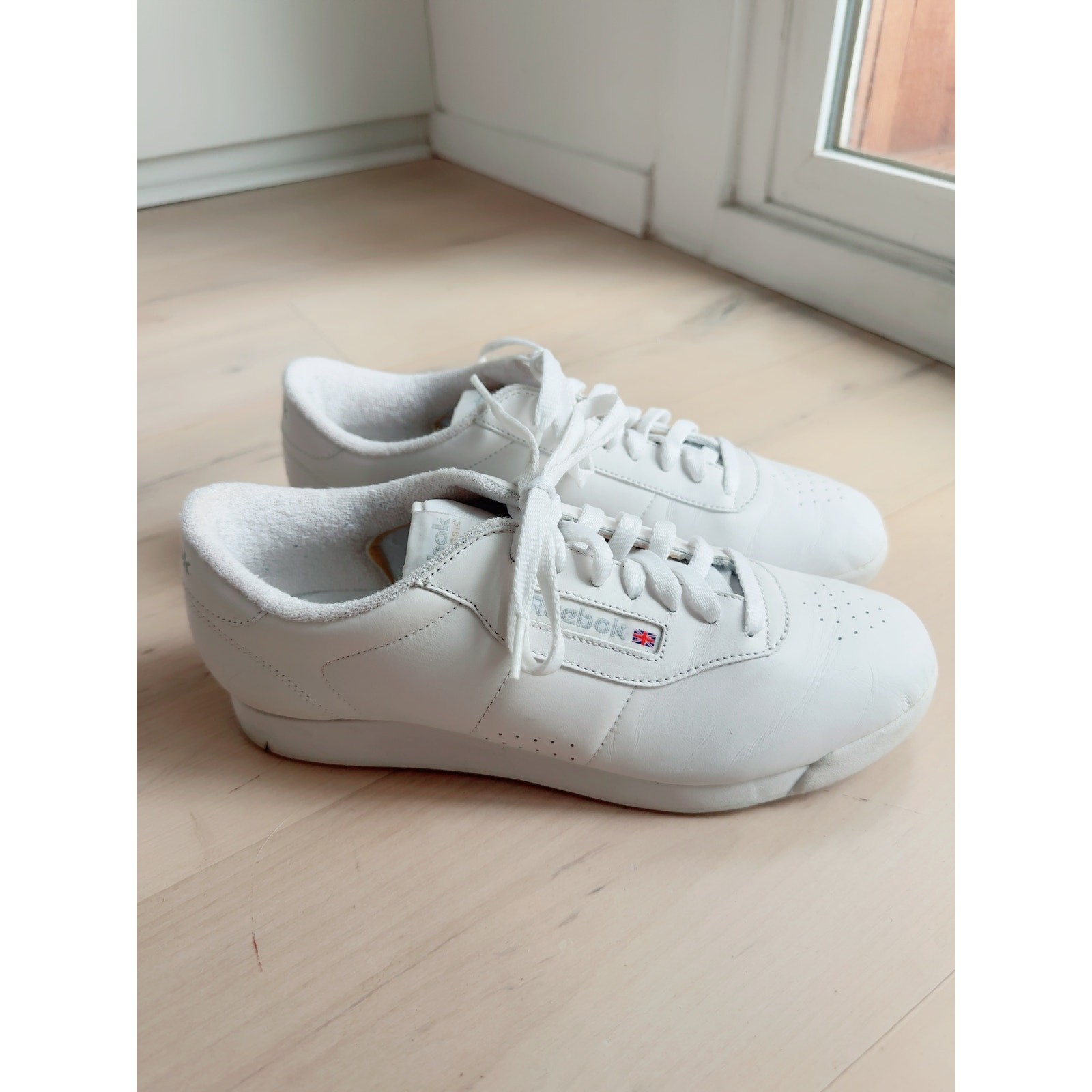 Womens Size 10 White Classic