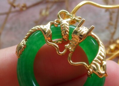 Collier Pendant Dragon En Jade Foncé Sur Chaîne Or Jaune 24 Carats - 24 Pouces
