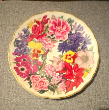 Royal Albert Christmas Bouquet Bone China Collector Plate Limited Edition Round