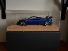 1/18 AutoArt Pagani Huayra BC Blue Francia Carbon On Brown Suede Base With Case