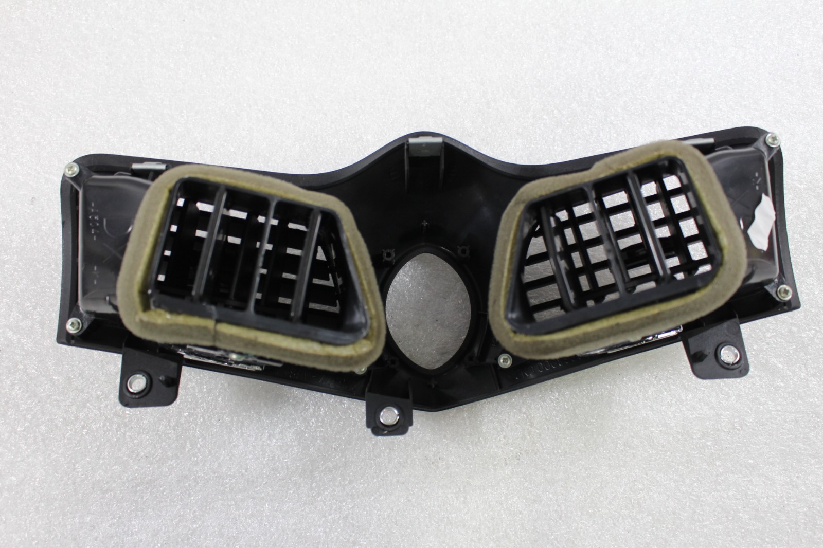 Maserati GranTurismo Front Center air duct P/N 68233000