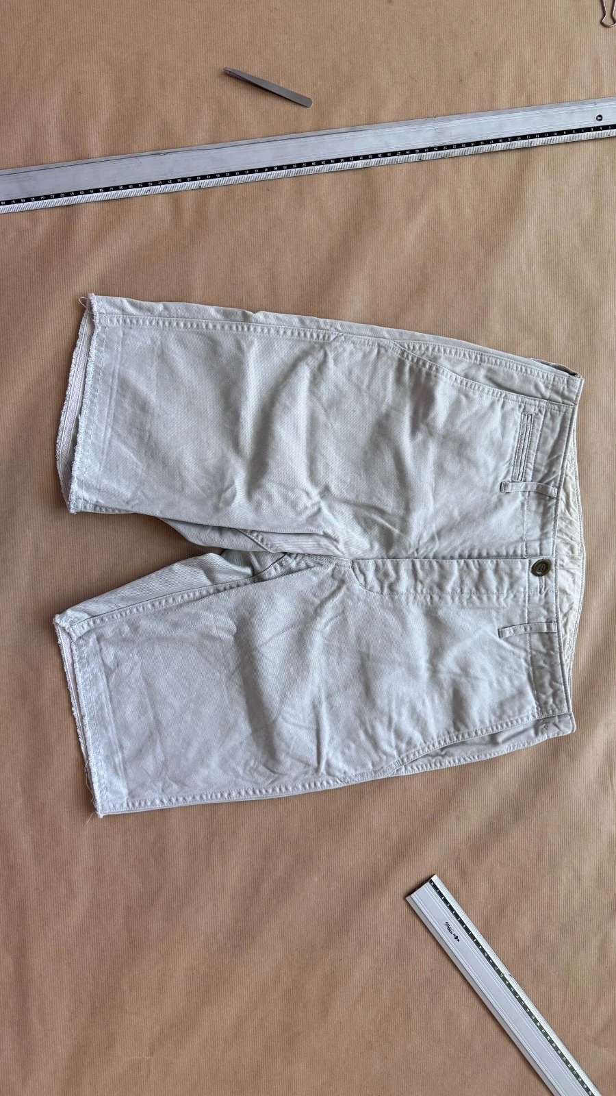 aa . S . VISVIM . CHINO CUT OFFS . BEIGE CREAM . 0112105008013 . MADE IN JAPAN
Opens in a new window