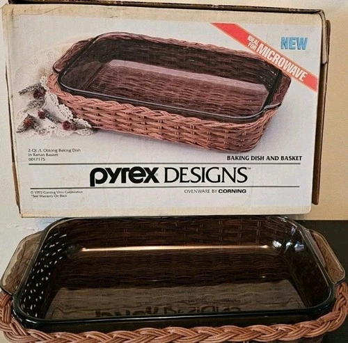 Vintage PYREX 232-R 2Q Baking Dish In Rattan Basket new In Box