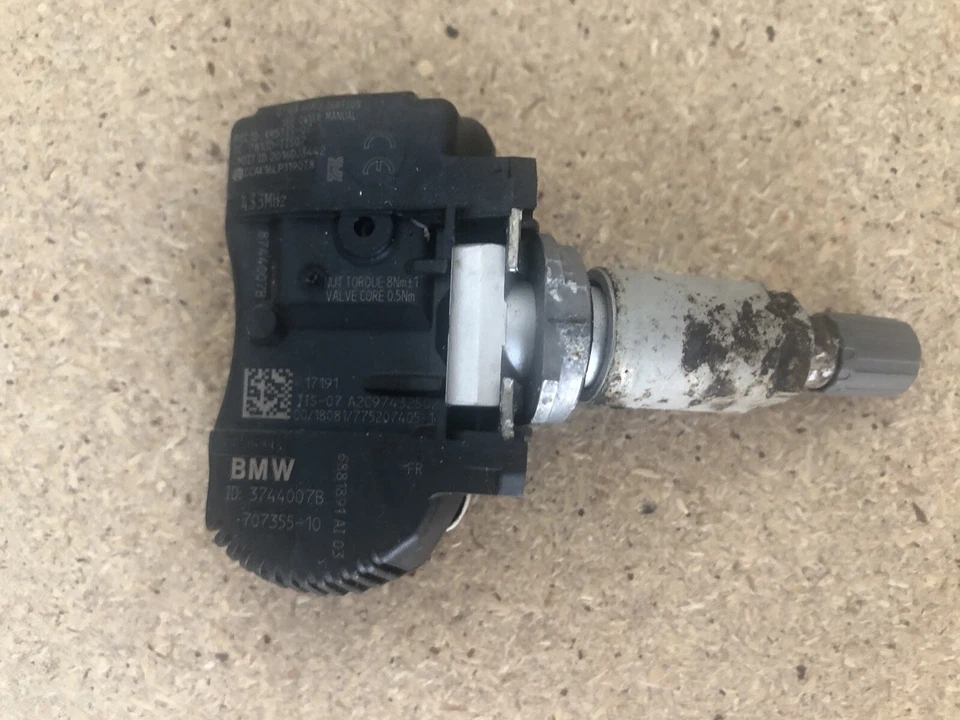 Sensor de neumáticos TPMS genuino BMW 1 2 3 4 F20 F30 X1 X2 X5 I3 I8 36106881890 Foto 2 de 3