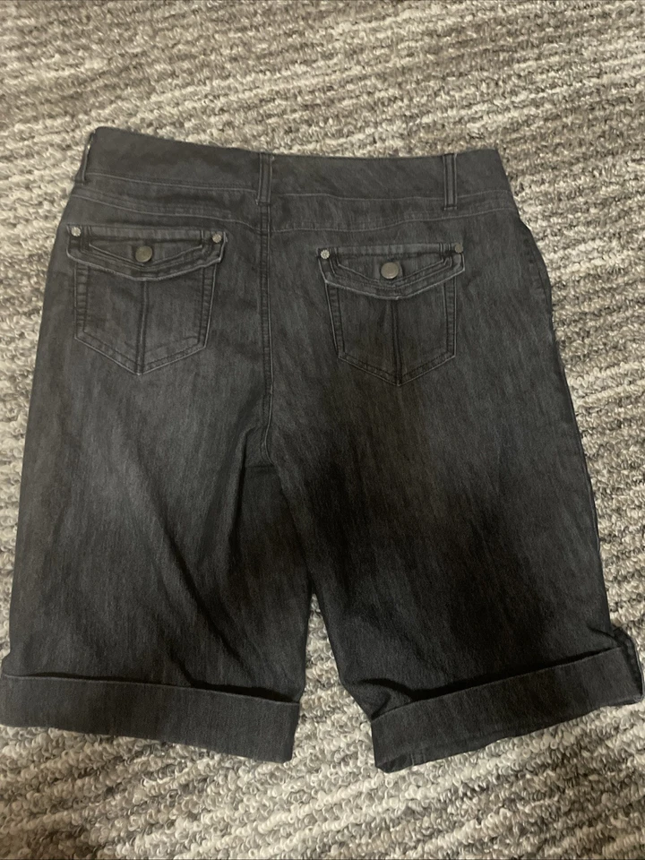 Bermuda jeans One 5 One feminina tamanho 10 lavagem escura 3 botões cintura pernas algemadas - Imagem 4 de 4