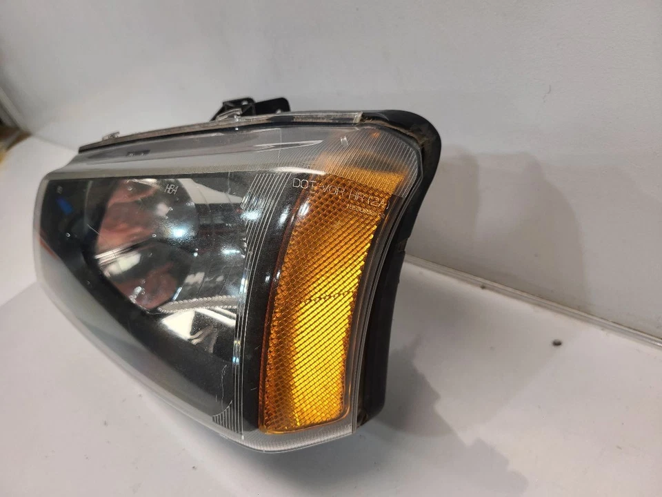 2003-04 Chevrolet Silverado 2500 Drivers Left Headlight *SCRATCH* - Image 3 of 4