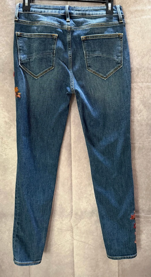 Pantalones de mezclilla Driftwood Jackie tiro alto florales bordados para mujer talla 26 lavado oscuro Foto 3 de 4
