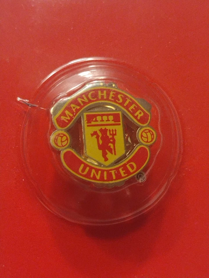 Manchester United Officially Licensed Pin Badge Sealed in Package - Image 3 of 4