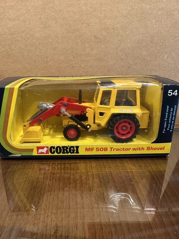 VINTAGE CORGI TOYS 54 MASSEY FERGUSON MF50B TRACTOR SHOVEL IN ORIGINAL BOX 1973 - Image 2 of 4
