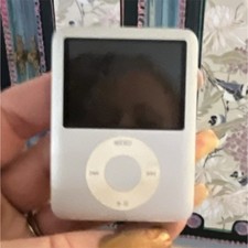 Apple iPod Nano 3rd Generation Silver MP3 Player with Headphone Jack USB 2.0