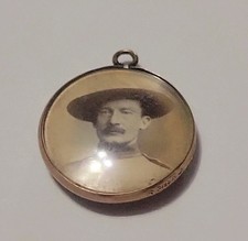 Medaglione fotografico patriottico vittoriano guerra boera Robert Baden- Powell con lunetta oro 9k 