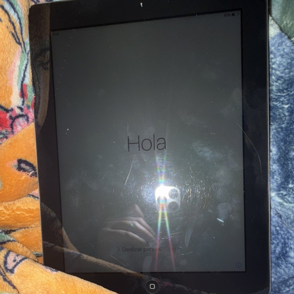 Apple iPad Tablet 16GB Silver Wi-Fi Touch Screen 30-pin Dock Connector ...