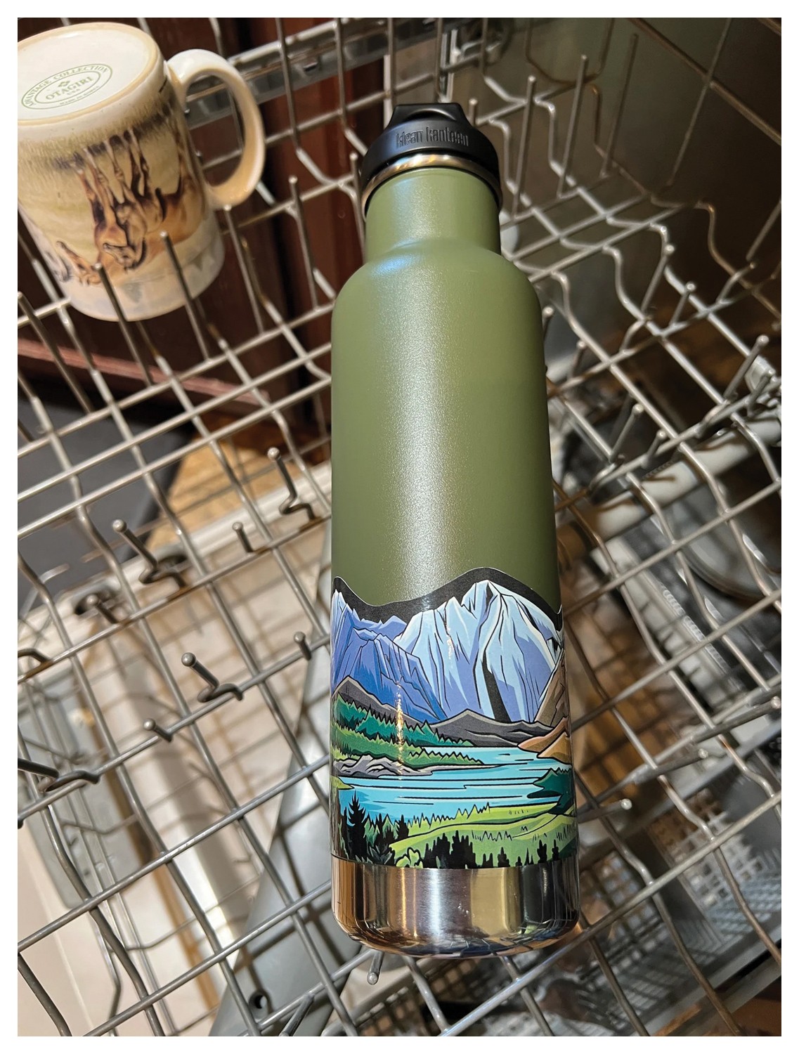 Вас ждут приключения: Художественная обертка с горными наклейками для любителей активного отдыха