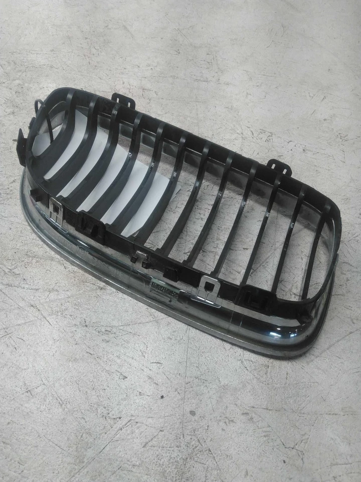 Used Left Upper Grille fits: 2011 Bmw 328I Sdn w/M-aerodynamic package upper bum Foto 3 de 4