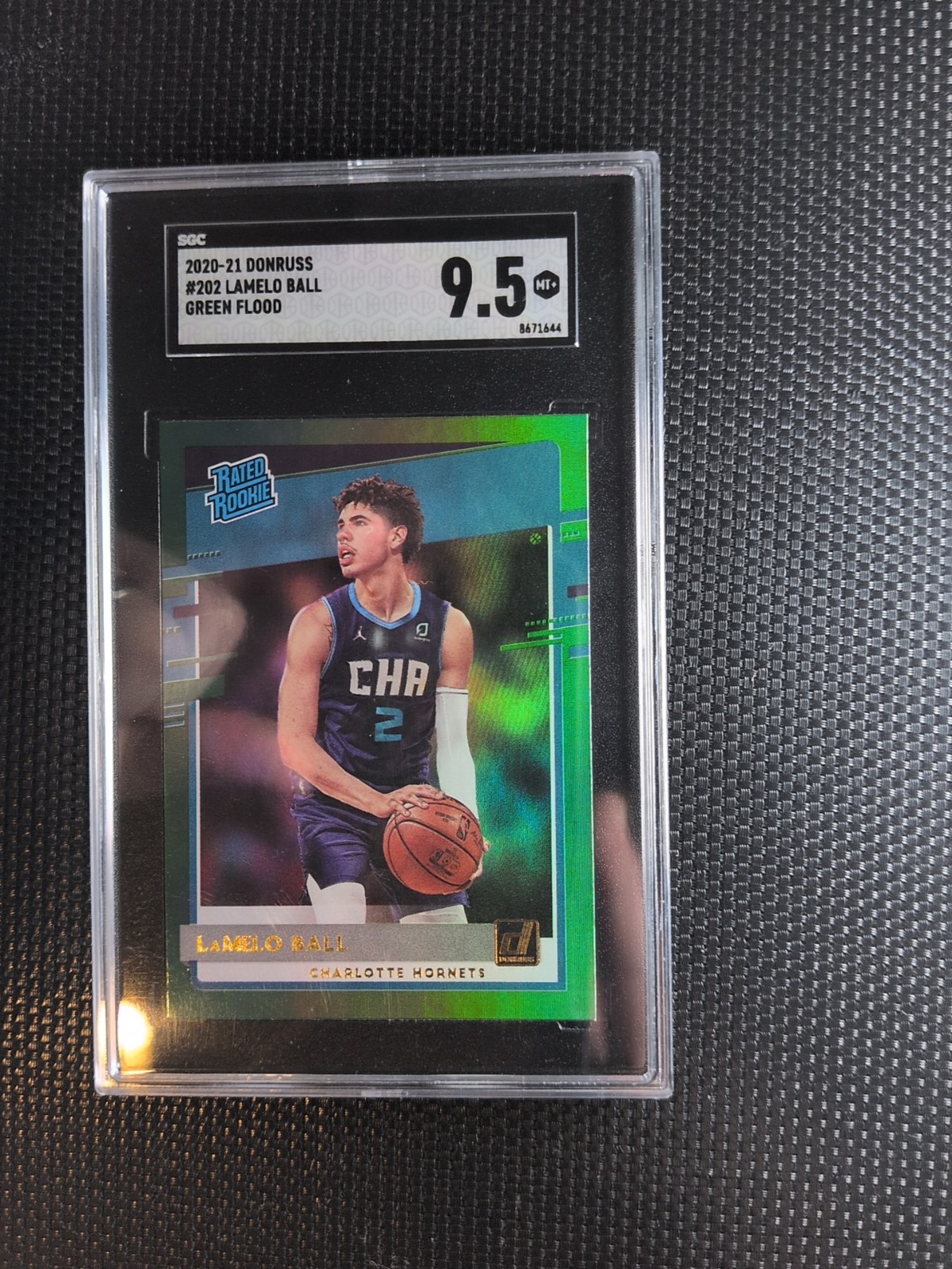 2020- 21 Donruss Holo Green Laser SGC 9.5 #202 LaMelo ball