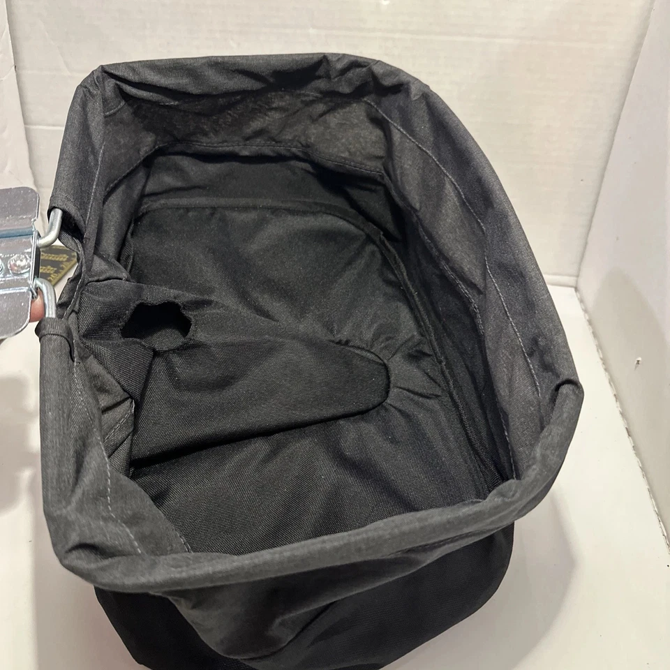 RADIO FLYER TRICICLO CESTA ALMACENAMIENTO TRASERO ACCESORIO - NEGRO Foto 2 de 4