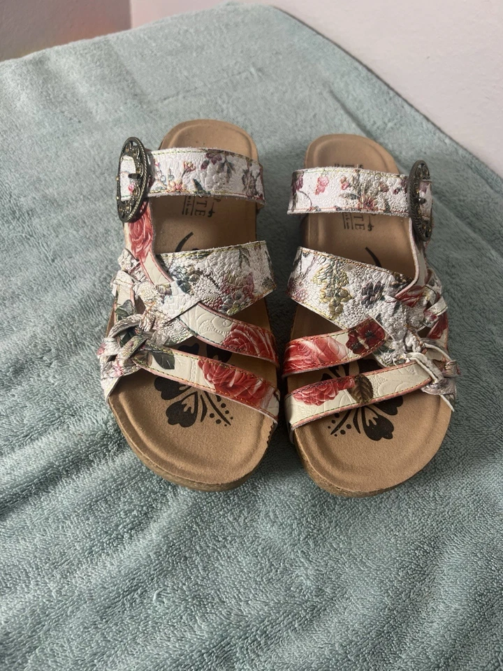 L'Artiste by Spring Leather Sandals Floral Rose Size 39 New - Image 4 of 4