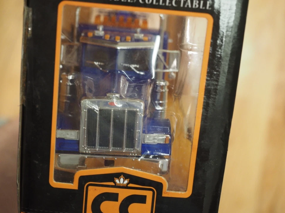 Jada Road Rigz 1/32  Peterbilt American Towing Co. Blue - Image 3 of 3