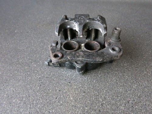 Triumph T595 955i Daytona 1997-01 Rear brake Calliper Caliper - Picture 4 of 8