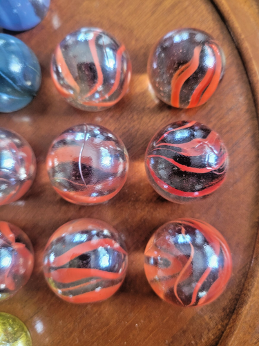 Turned Wood with Pillar Legs 29cms Dia. Solitare Board with Marbles - Picture 12 of 13