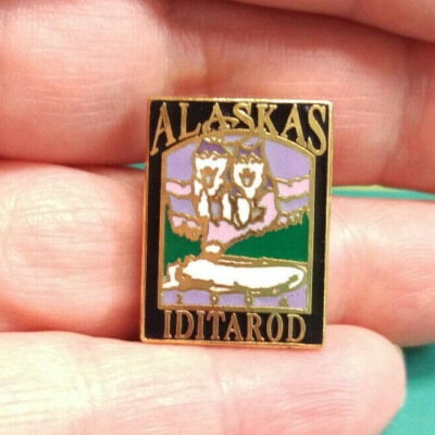 1994 Alaska Iditarod dog sled race Pin 1000 tough miles 1 inch tall AK Pin Husky