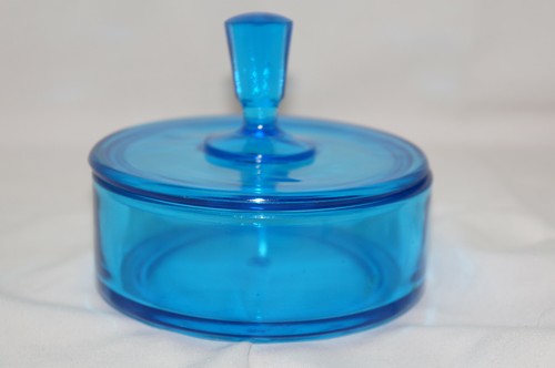 New Martinsville Peacock Blue Powder Box 4 3/8" x 3 1/2" - Picture 12 of 12