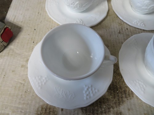 Set of 4 Imperial Milk Glass Tea Coffee 6oz Cup Saucer Grape Vine Leaves - Picture 2 of 8