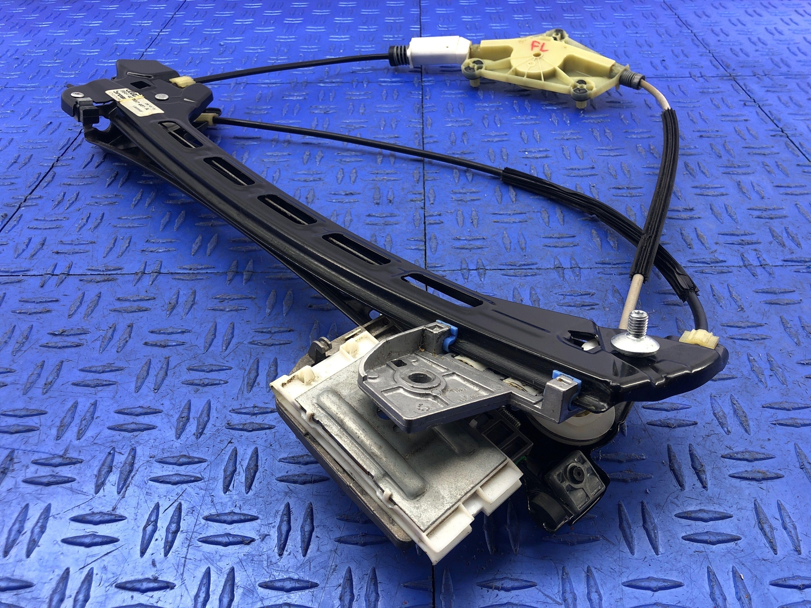 2011-2015 AUDI R8 CONVERTIBLE FRONT LEFT WINDOW GLASS REGULATOR 420837462A OEM