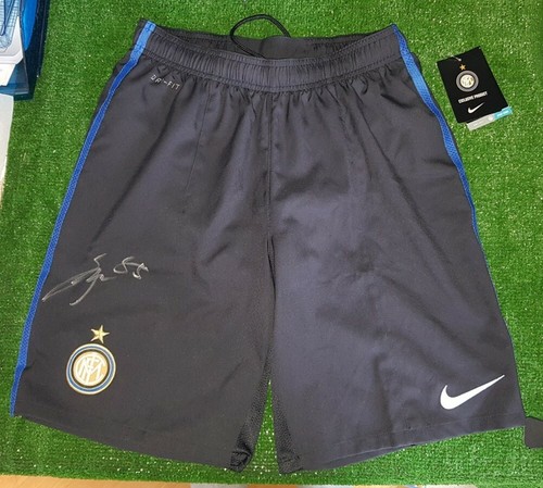 PANTALONCINO INTER UFFICIALE AUTOGRAFATAO DA NAGATOMO CALCIO SIGNED MAGLIA  | eBay