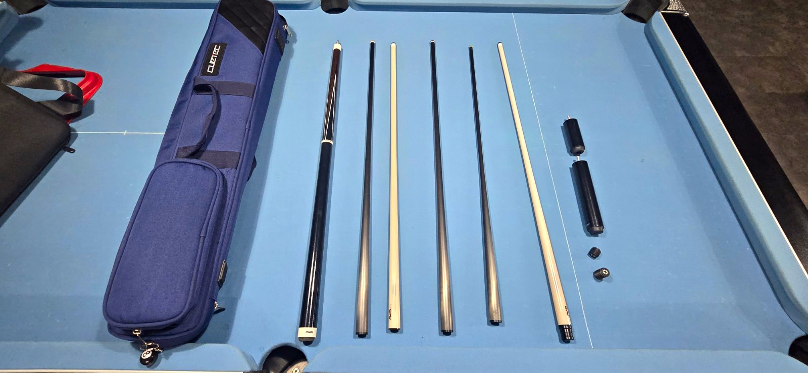 Cuetec Avid Cue with 5 shafts and Duo Smart Extension