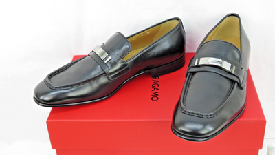 NIB FERRAGAMO DUMAS BLACK LEATHER METAL ENRAVED LOGO LOAFERS  display picture 1