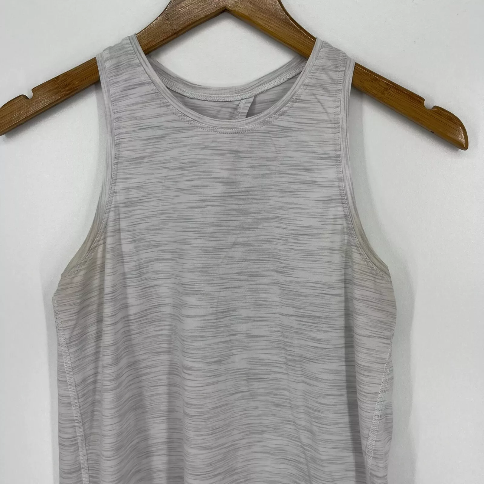 lululemon sleeveless open back yoga gym logo tank-top