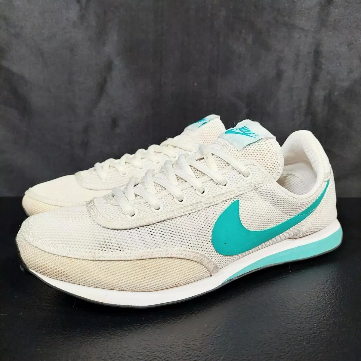 Nike shoes with waffle sole discount