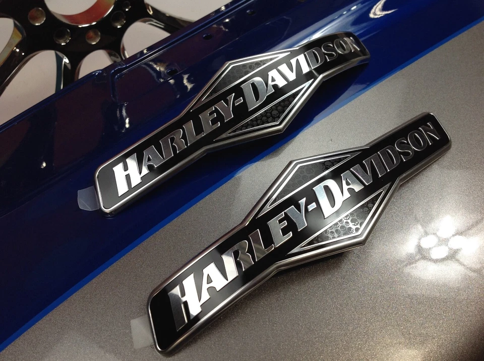 Juego de emblemas de tanque de gasolina genuino Harley Heritage Skull Willie G Foto 2 de 4