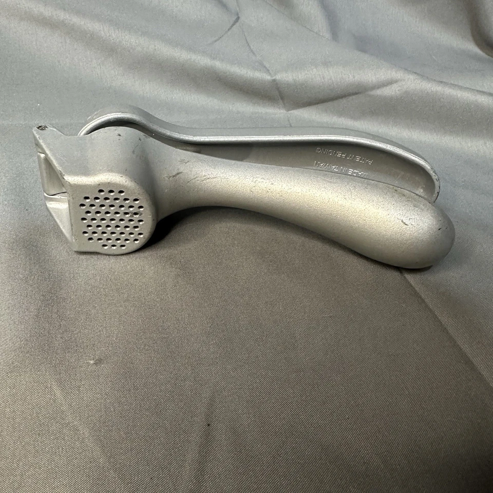 Prensa de ajo Pampered Chef #2575 aluminio *sin herramienta de limpieza* Foto 3 de 4