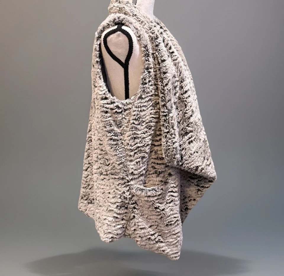 Chaqueta Chaleco Mujer Grande JOLT Piel Sintética Gris Con Bolsillos Frente Abierto Súper Suave Foto 2 de 4