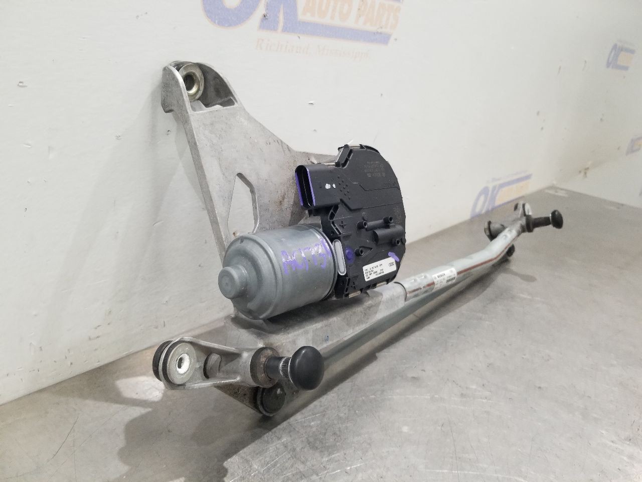 Bentley Bentayga Windshield wiper motor