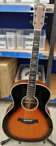 TAYLOR 814 acoustic guitar