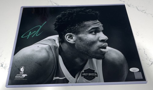 Giannis Antetokounmpo Autographed Signed 11x14 Photo Bucks JSA 