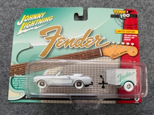 1965 ford Mustang Convertible with V-nose Trailer Johnny Lightning Fender Tow Go
