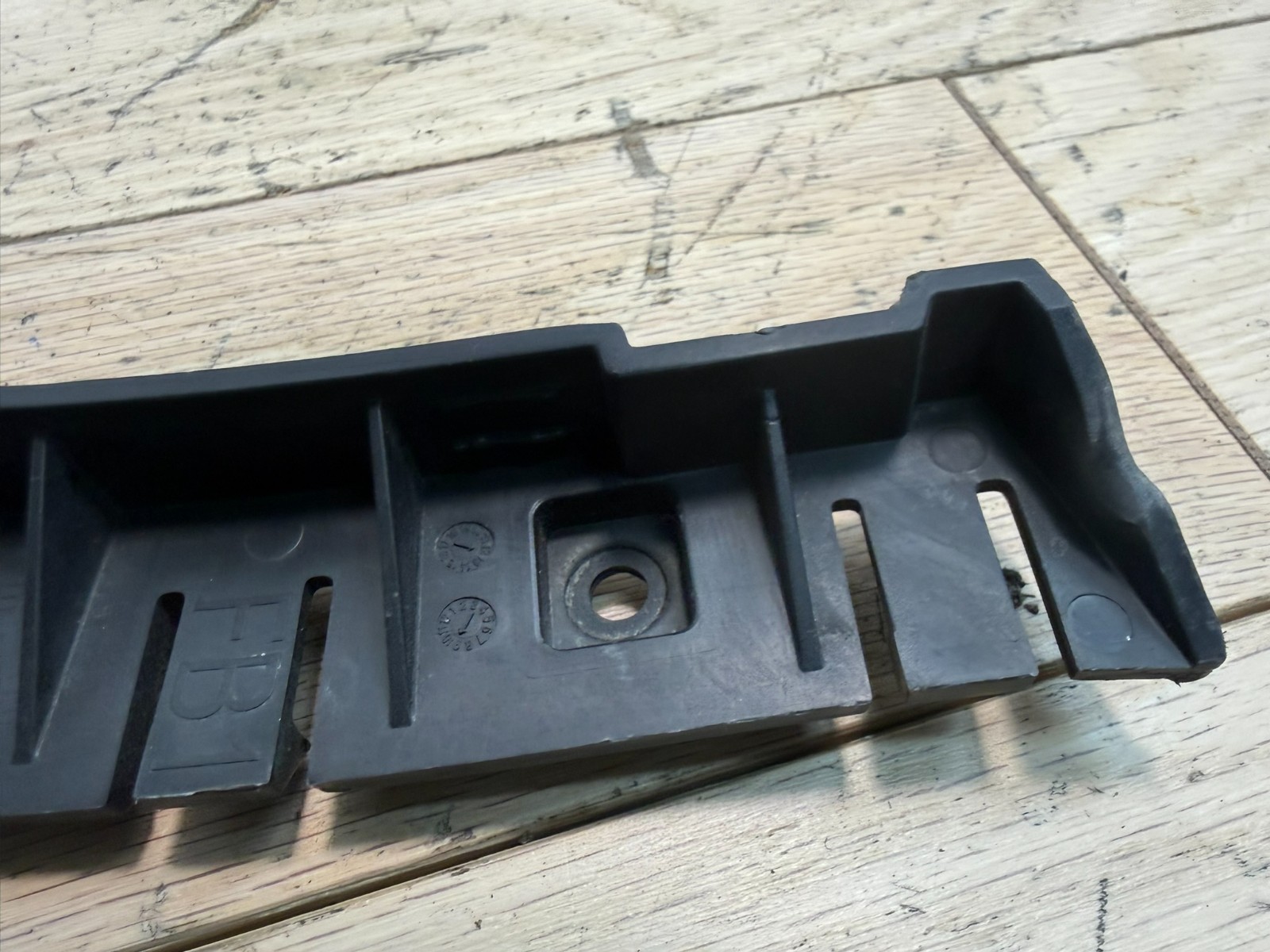 2013 BENTLEY CONTINENTAL GT FRONT RIGHT BUMPER BRACKET OEM 3W3807184A