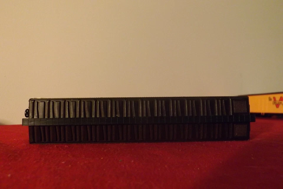 HO Model Power 9057 50' Beer Reefer Olympia Beer "It's The Water" NADX 5108 - Image 2 of 4