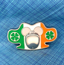 Irish 4 Leaf Clover Football Tailgater Bottle Opener Belt Buckle Vtg 90s  .A45