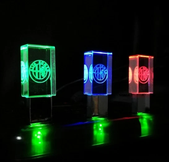 Chiavetta USB Flash Drive 2.0 Metal Stick 4/8/16/32/64 GB logo auto Alfa Romeo luce LED - Immagine 2 di 4