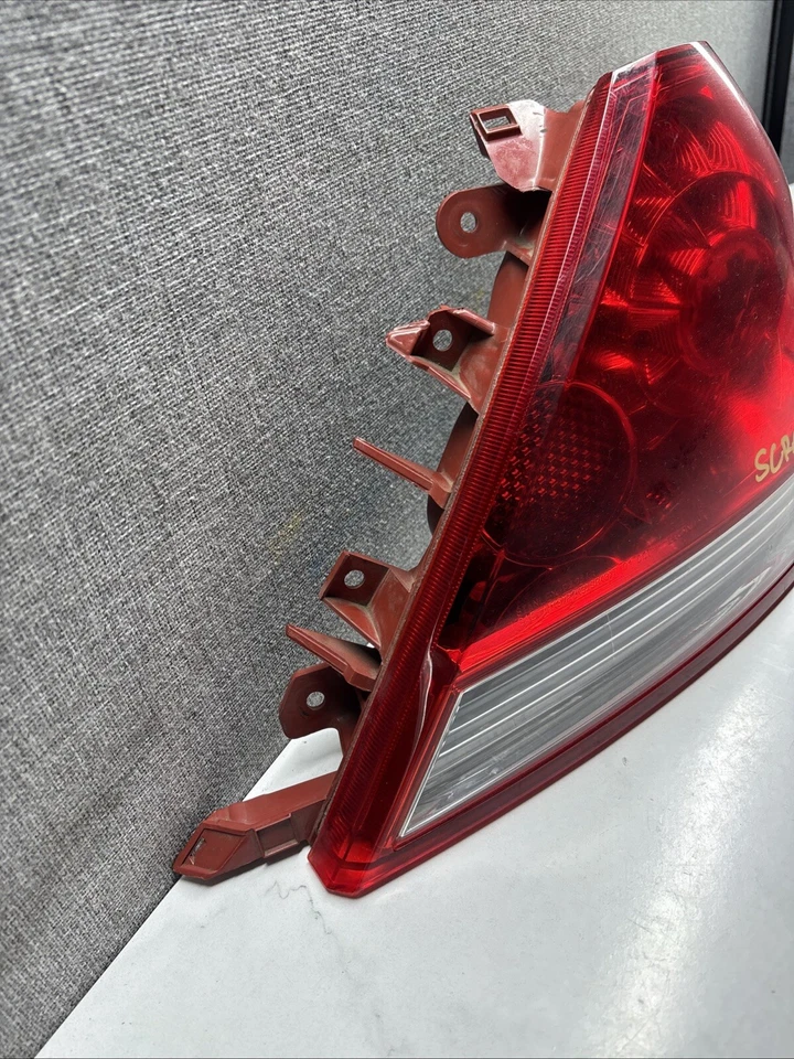 Luz trasera derecha pasajero Acura RL 2005-2008 OEM USADA Foto 4 de 4