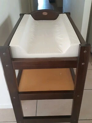 boori waratah change table