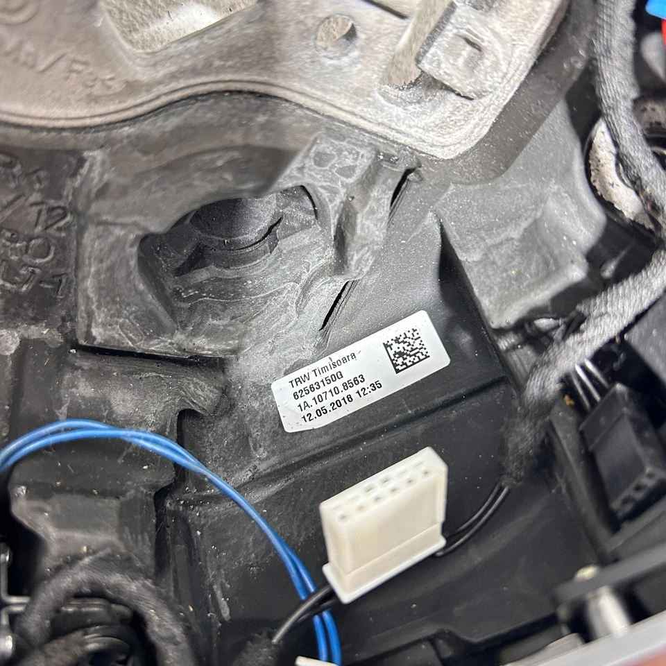 2017-2020 BMW F36 430i 440i СПОРТИВНЫЙ КОЖАНЫЙ РУЛЬ С ПОДОГРЕВОМ И ПЕРЕКЛЮЧАТЕЛИ OEM - Изображение 3 из 4