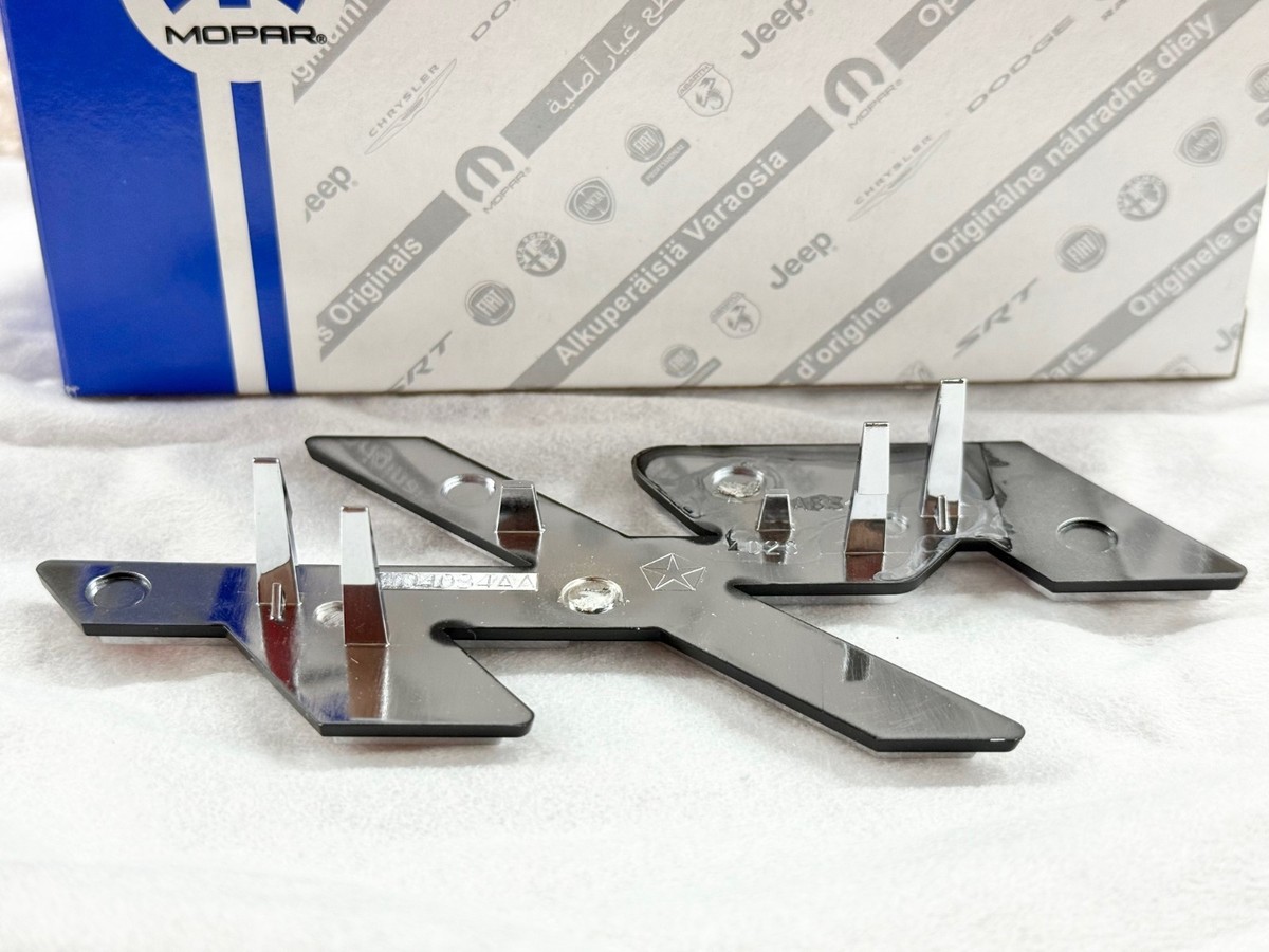その他 RT-148679 RT Front Grille Emblem 2011-2014 Dodge Charger R/T MOPAR OEM