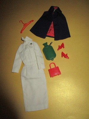 451)ZWEI TEILE VOM RAREN VINTAGE BARBIE OUTFIT REGISTERED NURSE #991 MATTEL 1961