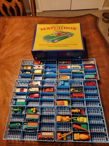 Vintage 1968 Matchbox Lesney 72 Car Collector Case w/ Trays & Cars Lot